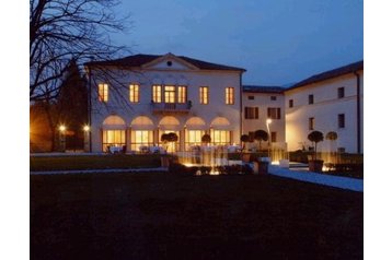 Италия Hotel Bassano del Grappa, Екстериор